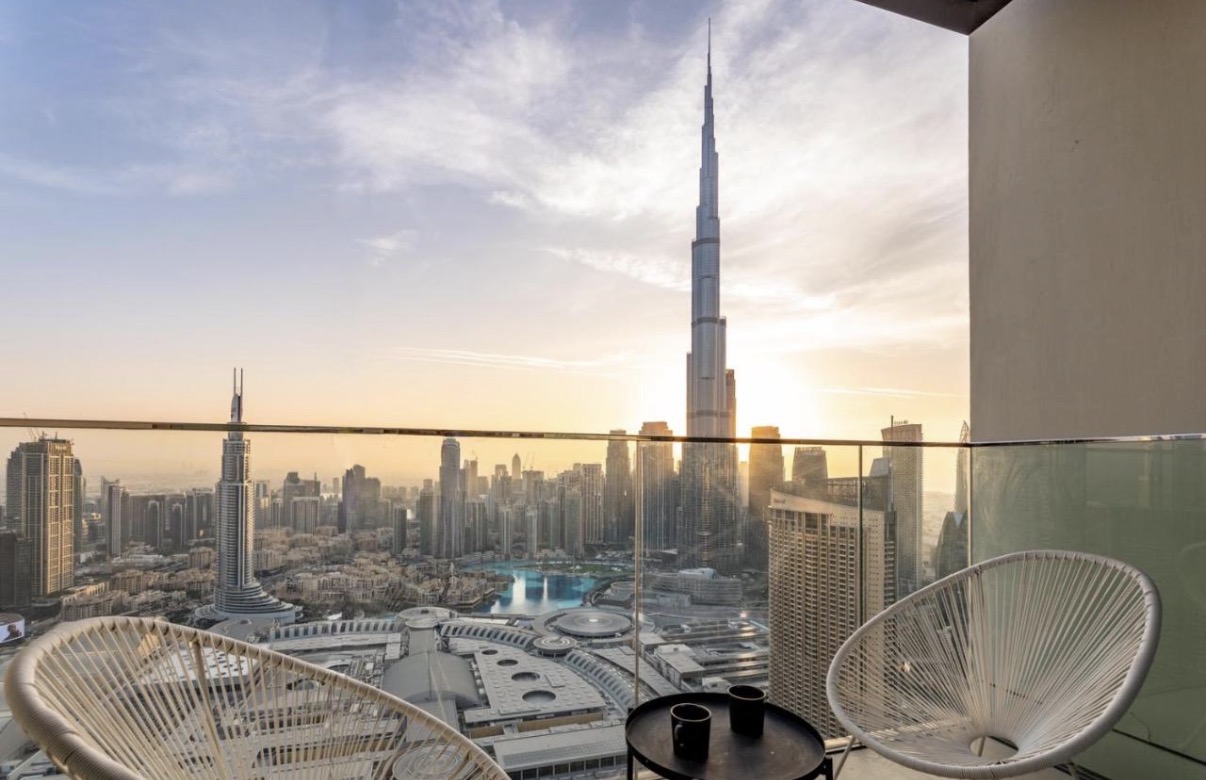 Balcony Burj Khalifa sunrise